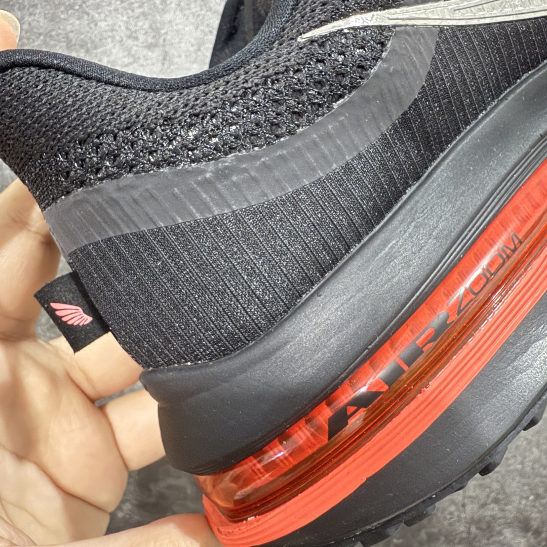 图片[2]-【XE纯原版】Nike Pegasus Premium Airscape 舒适百搭减震防滑耐磨透气 低帮跑步鞋 男款 黑红    目前市场最强品质 原版购入开发 一切材质配件均匀原版一致 完美版型 高端玩家必推版本 高价零售必推版本 欢迎对比市面任意版本‼️ 这双鞋简直是时尚与科技的完美融合。 经典黑色鞋面，质感爆棚，搭配超亮眼的银色大勾子，瞬间成为街头焦点。 鞋侧独特小吊牌，细节满满，个性直接拉满。  脚下的全掌气垫更是亮点，红黑配色超吸睛，不仅颜值在线，缓震性能更是一绝。 不管是日常出街还是慢跑锻炼，都能给双脚极致舒适体验。  码数超全，36 – 46 码任你选！别犹豫啦，穿上它，轻松走出潮流范，开启你的时尚运动新旅程！   #独家原包 原底原料 开模打造  #原厂鞋标 高精密准度  #原楦原纸板开发 匹配原版98%以上  #后跟弧度 正确呈现  #原厂皮料 质感无敌  #皮料切割干净 无任何毛边 清洁度细节完美    男码货号：HQ2592-003 码段：39-46  女码货号：HQ2593-003 码段：36-39-选品中心