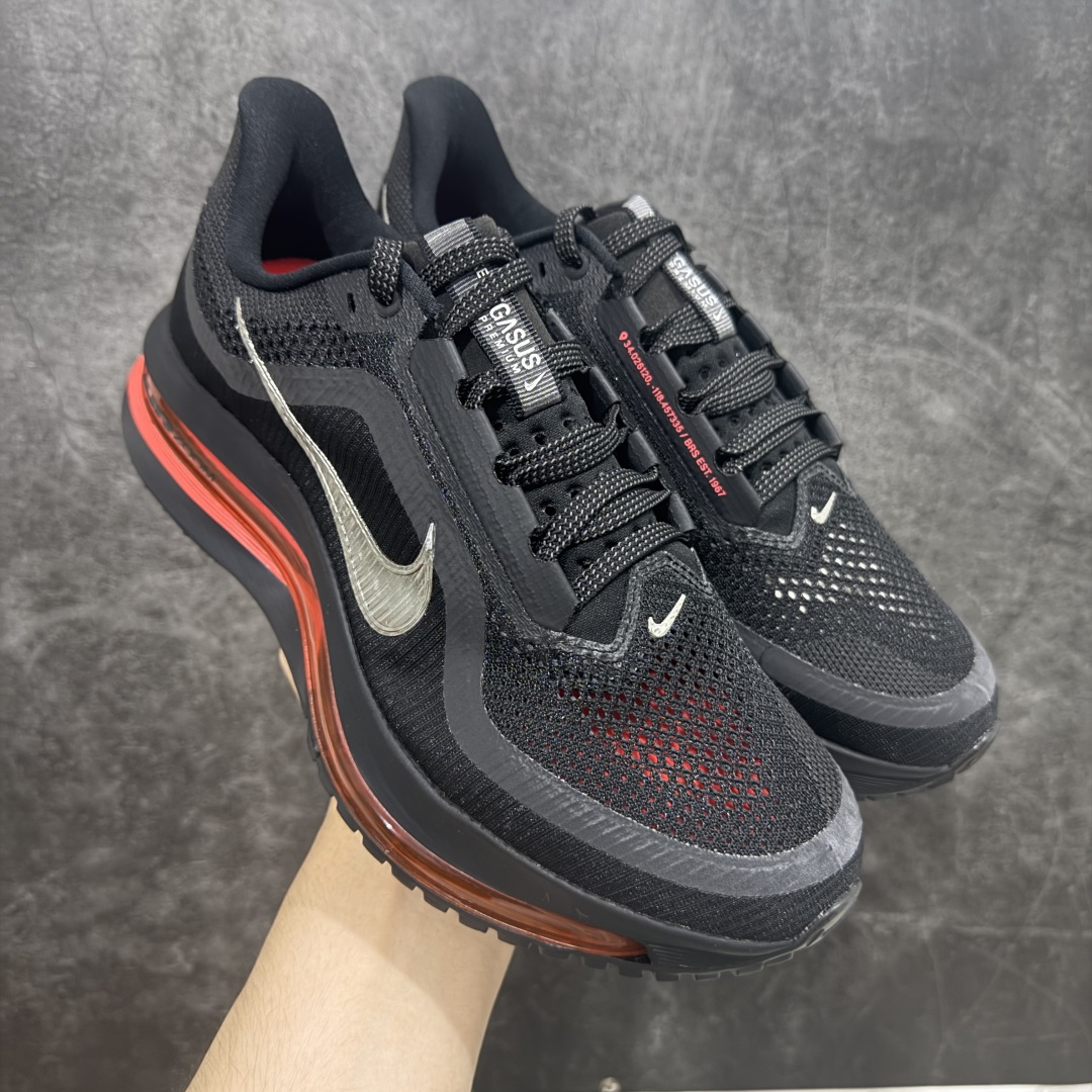 【XE纯原版】Nike Pegasus Premium Airscape 舒适百搭减震防滑耐磨透气 低帮跑步鞋 男款 黑红    目前市场最强品质 原版购入开发 一切材质配件均匀原版一致 完美版型 高端玩家必推版本 高价零售必推版本 欢迎对比市面任意版本‼️ 这双鞋简直是时尚与科技的完美融合。 经典黑色鞋面，质感爆棚，搭配超亮眼的银色大勾子，瞬间成为街头焦点。 鞋侧独特小吊牌，细节满满，个性直接拉满。  脚下的全掌气垫更是亮点，红黑配色超吸睛，不仅颜值在线，缓震性能更是一绝。 不管是日常出街还是慢跑锻炼，都能给双脚极致舒适体验。  码数超全，36 – 46 码任你选！别犹豫啦，穿上它，轻松走出潮流范，开启你的时尚运动新旅程！   #独家原包 原底原料 开模打造  #原厂鞋标 高精密准度  #原楦原纸板开发 匹配原版98%以上  #后跟弧度 正确呈现  #原厂皮料 质感无敌  #皮料切割干净 无任何毛边 清洁度细节完美    男码货号：HQ2592-003 码段：39-46  女码货号：HQ2593-003 码段：36-39-选品中心