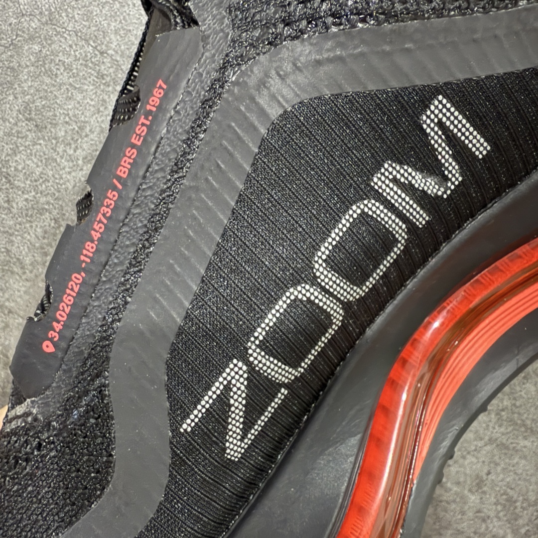 图片[6]-【XE纯原版】Nike Pegasus Premium Airscape 舒适百搭减震防滑耐磨透气 低帮跑步鞋 男款 黑红    目前市场最强品质 原版购入开发 一切材质配件均匀原版一致 完美版型 高端玩家必推版本 高价零售必推版本 欢迎对比市面任意版本‼️ 这双鞋简直是时尚与科技的完美融合。 经典黑色鞋面，质感爆棚，搭配超亮眼的银色大勾子，瞬间成为街头焦点。 鞋侧独特小吊牌，细节满满，个性直接拉满。  脚下的全掌气垫更是亮点，红黑配色超吸睛，不仅颜值在线，缓震性能更是一绝。 不管是日常出街还是慢跑锻炼，都能给双脚极致舒适体验。  码数超全，36 – 46 码任你选！别犹豫啦，穿上它，轻松走出潮流范，开启你的时尚运动新旅程！   #独家原包 原底原料 开模打造  #原厂鞋标 高精密准度  #原楦原纸板开发 匹配原版98%以上  #后跟弧度 正确呈现  #原厂皮料 质感无敌  #皮料切割干净 无任何毛边 清洁度细节完美    男码货号：HQ2592-003 码段：39-46  女码货号：HQ2593-003 码段：36-39-选品中心