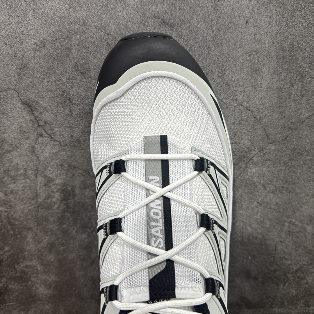 图片[5]-【PK升级版】SALOMON XT-6 Expanse 萨洛蒙潮流越野机能户外功能鞋 白 475731 全新版本出货 好货不怕晚 品质 细节 材料都是肉眼可以见！ 售前售后也是其它工厂无法匹敌！ 纯原外贸平台特供订单 耗时半年巨作 全套原纸板楦头开发 原厂特供网布配套加持 确保原汁原味 完美呈现版型 原档数据独家私模五层组合大底 原装Ortholite轻量化鞋垫 中底布带钢印编号 原厂TPU锁扣 进口港宝加持 后跟自然饱满 还原公司包裹性 鞋面以“锯齿”状的包裹系统呈现 在基色底之下加入了各种色点缀 将公司的最新技术和时尚前卫的造型融入耐用的长跑款式中 鞋面由 TPU 薄膜制成 并焊接在高耐磨网眼上 使其既时尚又坚固 由 ACS底盘支撑 可增强稳定性和支撑力 以及由橡胶凸耳 Contragrip外底覆盖的 EVA 缓冲中底 旨在应对崎岖的地形 鞋舌上的彩色Salomon 标签、Quicklace 系统以及鞋头、鞋舌和鞋跟上的附加品牌使细节更加完美 让穿着者可以轻松驾驭户外与通勤下的任何运动生活场景 无缝鞋身户外随意纵横 颜值与脚感兼备 出街通勤 绝对非常吸睛 你值得拥有 尺码：36 36.5 37.5 38 38.5 39 40 40.5 41 42 42.5 43 44 44.5 45-选品中心