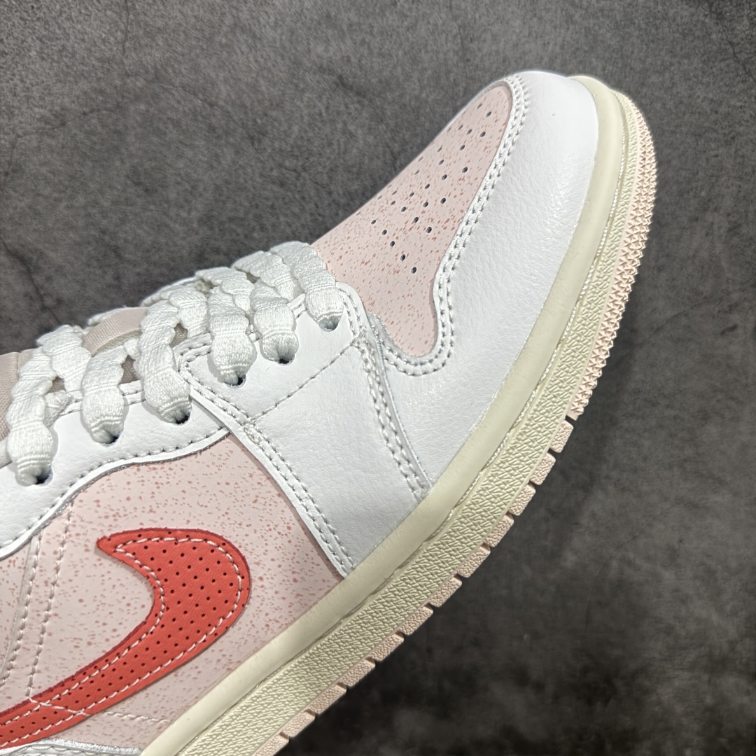 图片[6]-【DT纯原】Air Jordan Low AJ1 乔1白粉红 低帮文化休闲运动板鞋 IB8156-133  市面中低帮最具代表性版本没有之一 口碑大厂出品 品控大底版型不断改良更新 全套原纸板楦头开发 确保原汁原味 完美呈现版型 完美零毛边处理 原厂内置全掌气垫 价格定位良心 平台专用代工流水线出品 一眼公司既视感 拿到手的一瞬间就与众不同 碾压市面所有版本 全部原鞋开发 每一个配色都会采购原鞋确认细节 打破市面看图做货无好货之说 尺码：35.5 36 36.5 37.5 38 38.5 39 40 40.5 41 42 42.5 43 44-选品中心