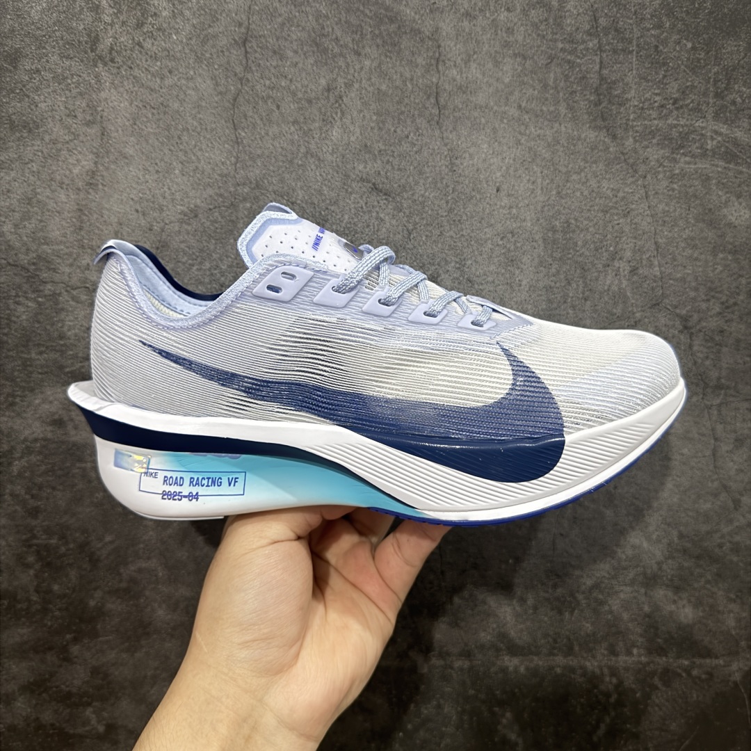 【正确刷漆版】Nk ZoomX Vaporfly NEXT% 4 马拉松系列公路竞速超轻缓震透气网纱运动跑步鞋 正确勾子刷漆(部分配色勾子底部有裂纹) 鞋款轻盈，同时保持出色性能表现。此鞋款质感轻盈，无论是日常畅跑还是马拉松，皆可轻松驾驭。 货号：HF6414-001 尺码：36 36.5 37.5 38 38.5 39 40 40.5 41 42 42.5 43 44 44.5 45-选品中心