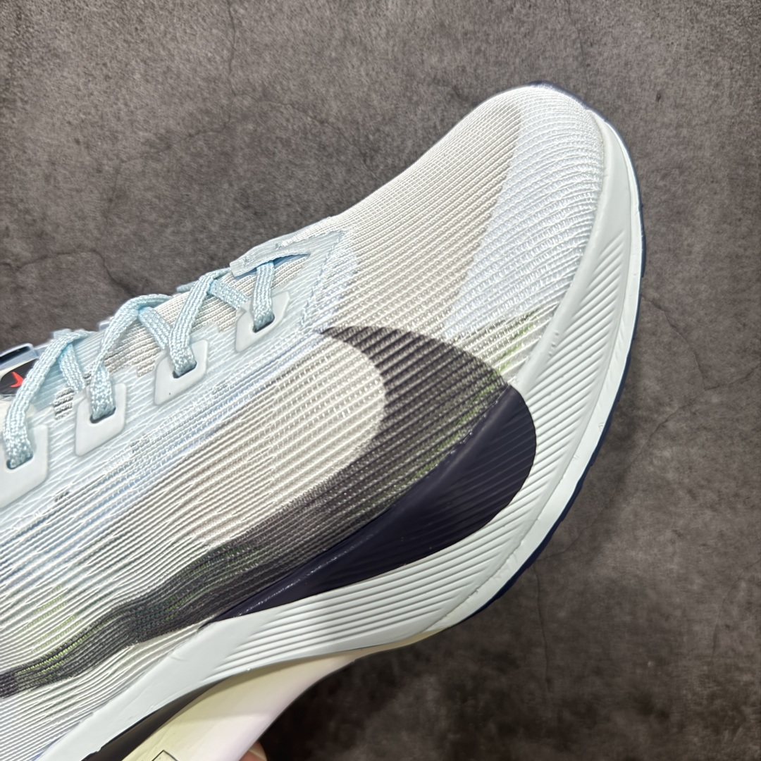 图片[6]-【正确刷漆版】Nk ZoomX Vaporfly NEXT% 4 马拉松系列公路竞速超轻缓震透气网纱运动跑步鞋 正确勾子刷漆(部分配色勾子底部有裂纹) 鞋款轻盈，同时保持出色性能表现。此鞋款质感轻盈，无论是日常畅跑还是马拉松，皆可轻松驾驭。 货号：HF6412-400 尺码：36 36.5 37.5 38 38.5 39 40 40.5 41 42 42.5 43 44 44.5 45-选品中心
