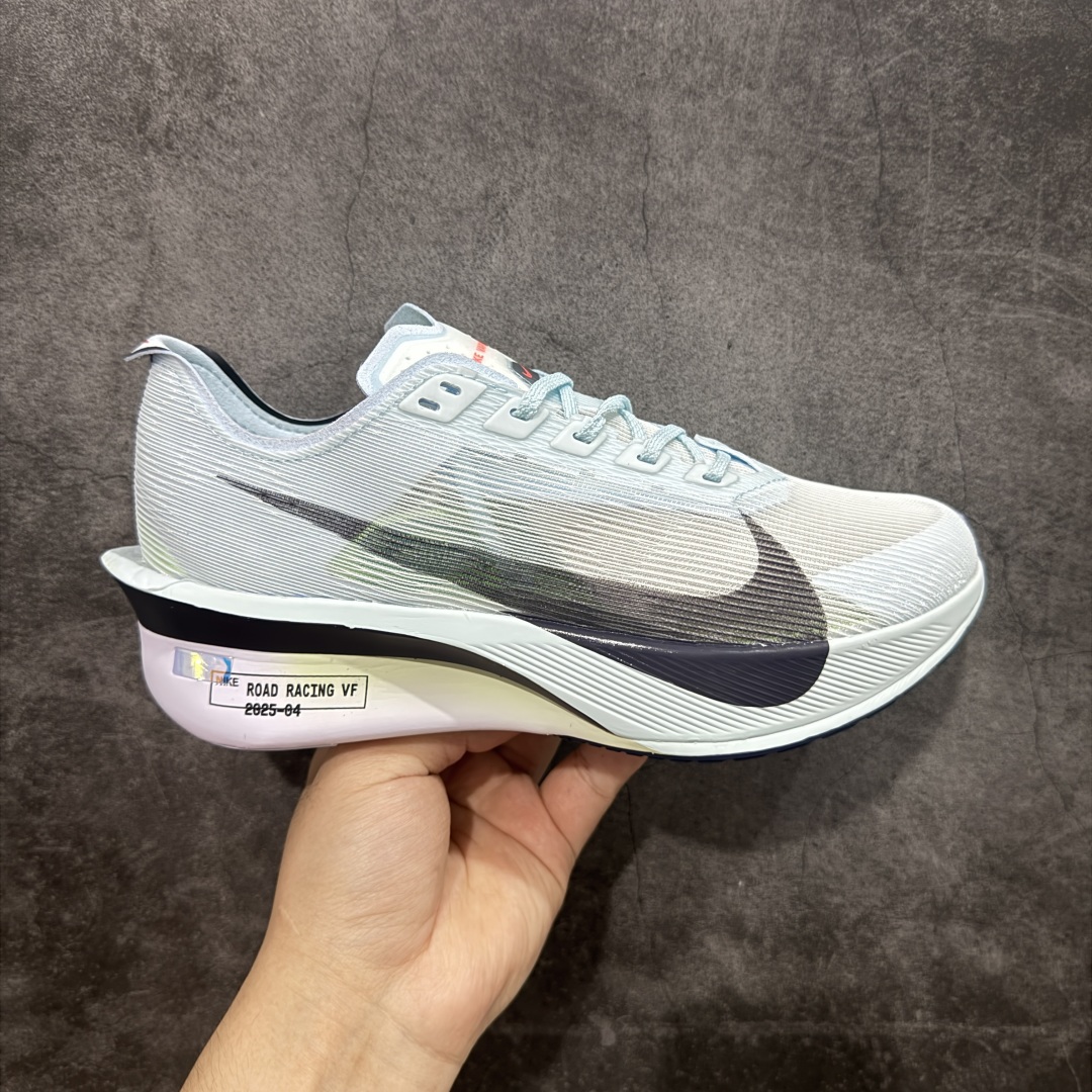【正确刷漆版】Nk ZoomX Vaporfly NEXT% 4 马拉松系列公路竞速超轻缓震透气网纱运动跑步鞋 正确勾子刷漆(部分配色勾子底部有裂纹) 鞋款轻盈,同时保持出色性能表现。此鞋款质感轻盈,无论是日常畅跑还是马拉松,皆可轻松驾驭。 货号:HF6412-400 尺码:36 36.5 37.5 38 38.5 39 40 40.5 41 42 42.5 43 44 44.5 45-选品中心