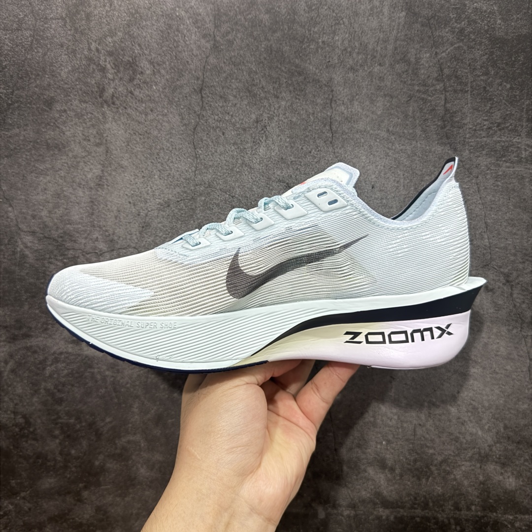 图片[2]-【正确刷漆版】Nk ZoomX Vaporfly NEXT% 4 马拉松系列公路竞速超轻缓震透气网纱运动跑步鞋 正确勾子刷漆(部分配色勾子底部有裂纹) 鞋款轻盈，同时保持出色性能表现。此鞋款质感轻盈，无论是日常畅跑还是马拉松，皆可轻松驾驭。 货号：HF6412-400 尺码：36 36.5 37.5 38 38.5 39 40 40.5 41 42 42.5 43 44 44.5 45-选品中心