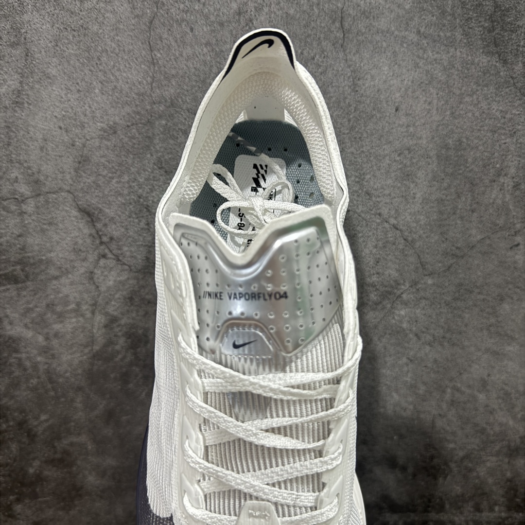 图片[8]-【正确刷漆版】Nk ZoomX Vaporfly NEXT% 4 马拉松系列公路竞速超轻缓震透气网纱运动跑步鞋 正确勾子刷漆(部分配色勾子底部有裂纹) 鞋款轻盈，同时保持出色性能表现。此鞋款质感轻盈，无论是日常畅跑还是马拉松，皆可轻松驾驭。 货号：HF6412-100 尺码：36 36.5 37.5 38 38.5 39 40 40.5 41 42 42.5 43 44 44.5 45 46-选品中心