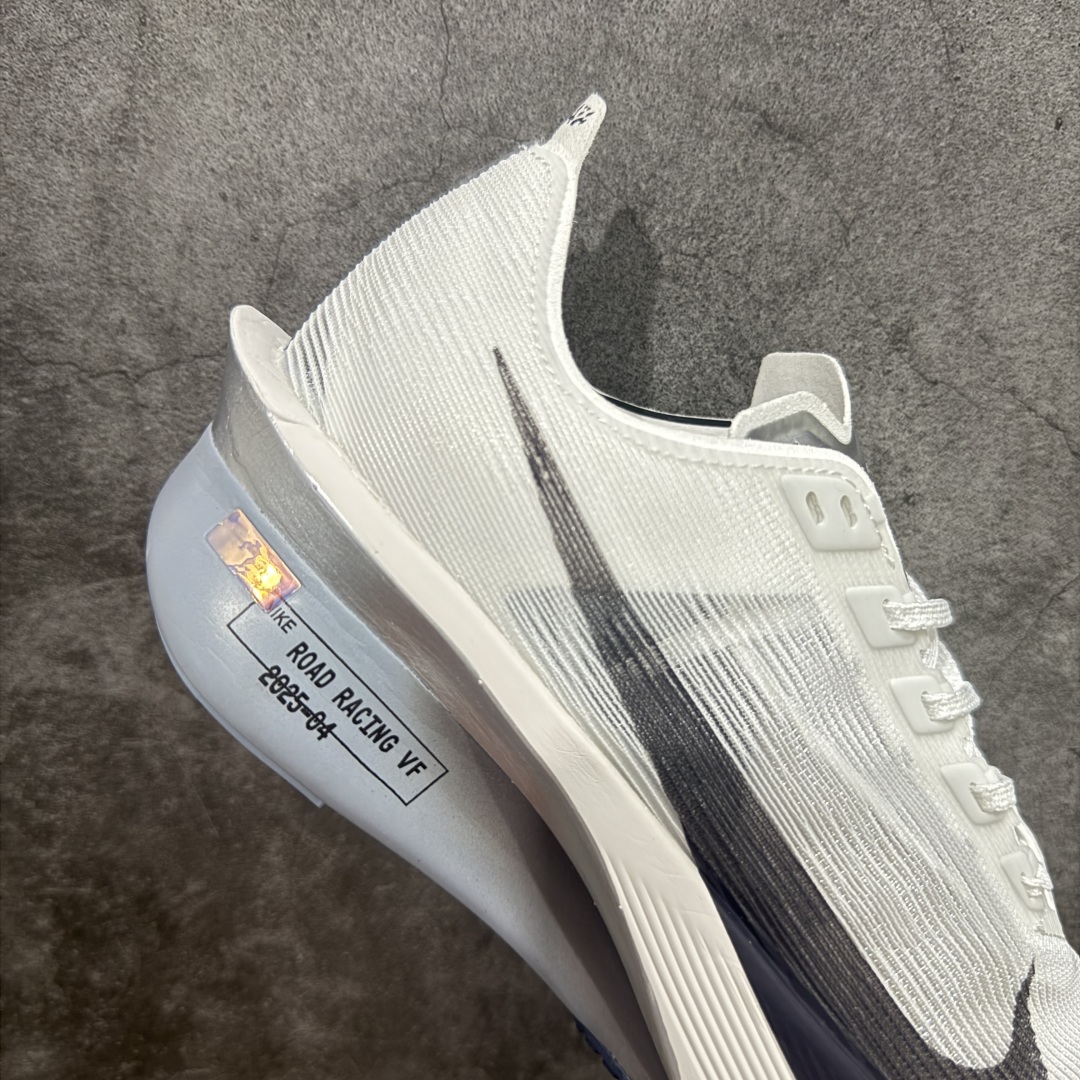图片[7]-【正确刷漆版】Nk ZoomX Vaporfly NEXT% 4 马拉松系列公路竞速超轻缓震透气网纱运动跑步鞋 正确勾子刷漆(部分配色勾子底部有裂纹) 鞋款轻盈，同时保持出色性能表现。此鞋款质感轻盈，无论是日常畅跑还是马拉松，皆可轻松驾驭。 货号：HF6412-100 尺码：36 36.5 37.5 38 38.5 39 40 40.5 41 42 42.5 43 44 44.5 45 46-选品中心