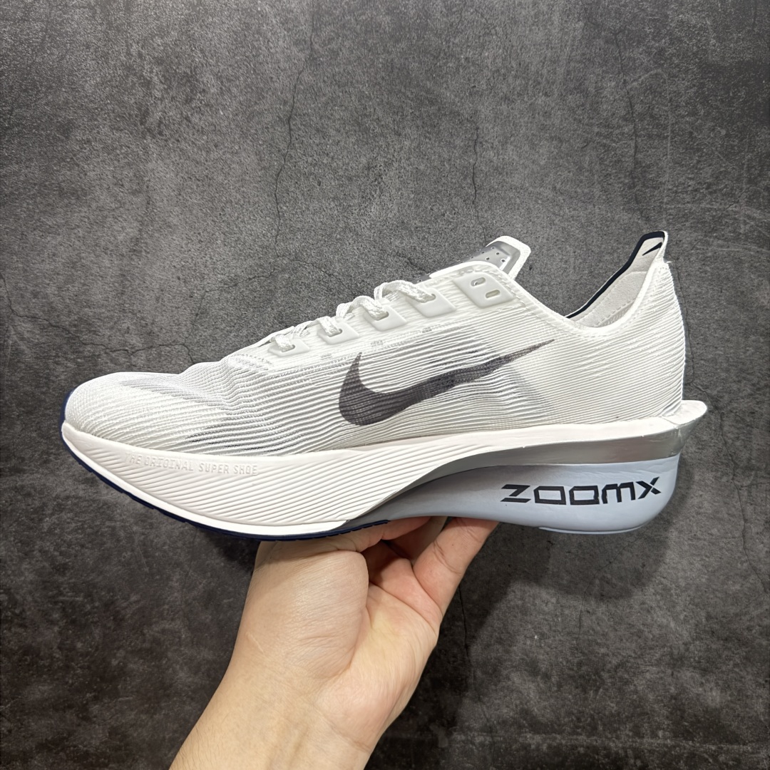 图片[2]-【正确刷漆版】Nk ZoomX Vaporfly NEXT% 4 马拉松系列公路竞速超轻缓震透气网纱运动跑步鞋 正确勾子刷漆(部分配色勾子底部有裂纹) 鞋款轻盈，同时保持出色性能表现。此鞋款质感轻盈，无论是日常畅跑还是马拉松，皆可轻松驾驭。 货号：HF6412-100 尺码：36 36.5 37.5 38 38.5 39 40 40.5 41 42 42.5 43 44 44.5 45 46-选品中心