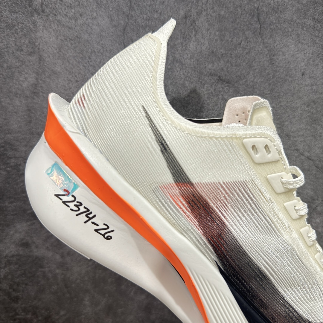 图片[7]-【正确刷漆版】Nk ZoomX Vaporfly NEXT% 4 马拉松系列公路竞速超轻缓震透气网纱运动跑步鞋 正确勾子刷漆(部分配色勾子底部有裂纹) 鞋款轻盈，同时保持出色性能表现。此鞋款质感轻盈，无论是日常畅跑还是马拉松，皆可轻松驾驭。 货号：HF6413-100 尺码：36 36.5 37.5 38 38.5 39 40 40.5 41 42 42.5 43 44 44.5 45 46-选品中心