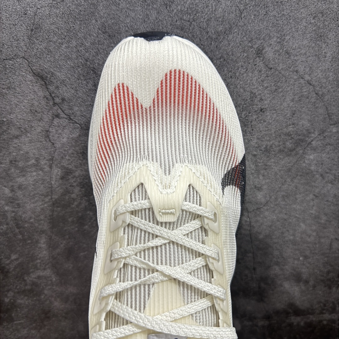 图片[5]-【正确刷漆版】Nk ZoomX Vaporfly NEXT% 4 马拉松系列公路竞速超轻缓震透气网纱运动跑步鞋 正确勾子刷漆(部分配色勾子底部有裂纹) 鞋款轻盈，同时保持出色性能表现。此鞋款质感轻盈，无论是日常畅跑还是马拉松，皆可轻松驾驭。 货号：HF6413-100 尺码：36 36.5 37.5 38 38.5 39 40 40.5 41 42 42.5 43 44 44.5 45 46-选品中心
