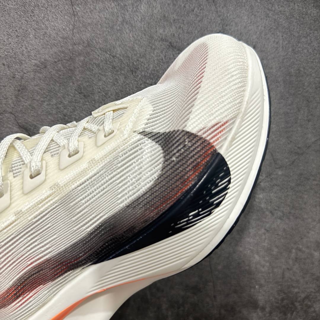 图片[6]-【正确刷漆版】Nk ZoomX Vaporfly NEXT% 4 马拉松系列公路竞速超轻缓震透气网纱运动跑步鞋 正确勾子刷漆(部分配色勾子底部有裂纹) 鞋款轻盈，同时保持出色性能表现。此鞋款质感轻盈，无论是日常畅跑还是马拉松，皆可轻松驾驭。 货号：HF6413-100 尺码：36 36.5 37.5 38 38.5 39 40 40.5 41 42 42.5 43 44 44.5 45 46-选品中心