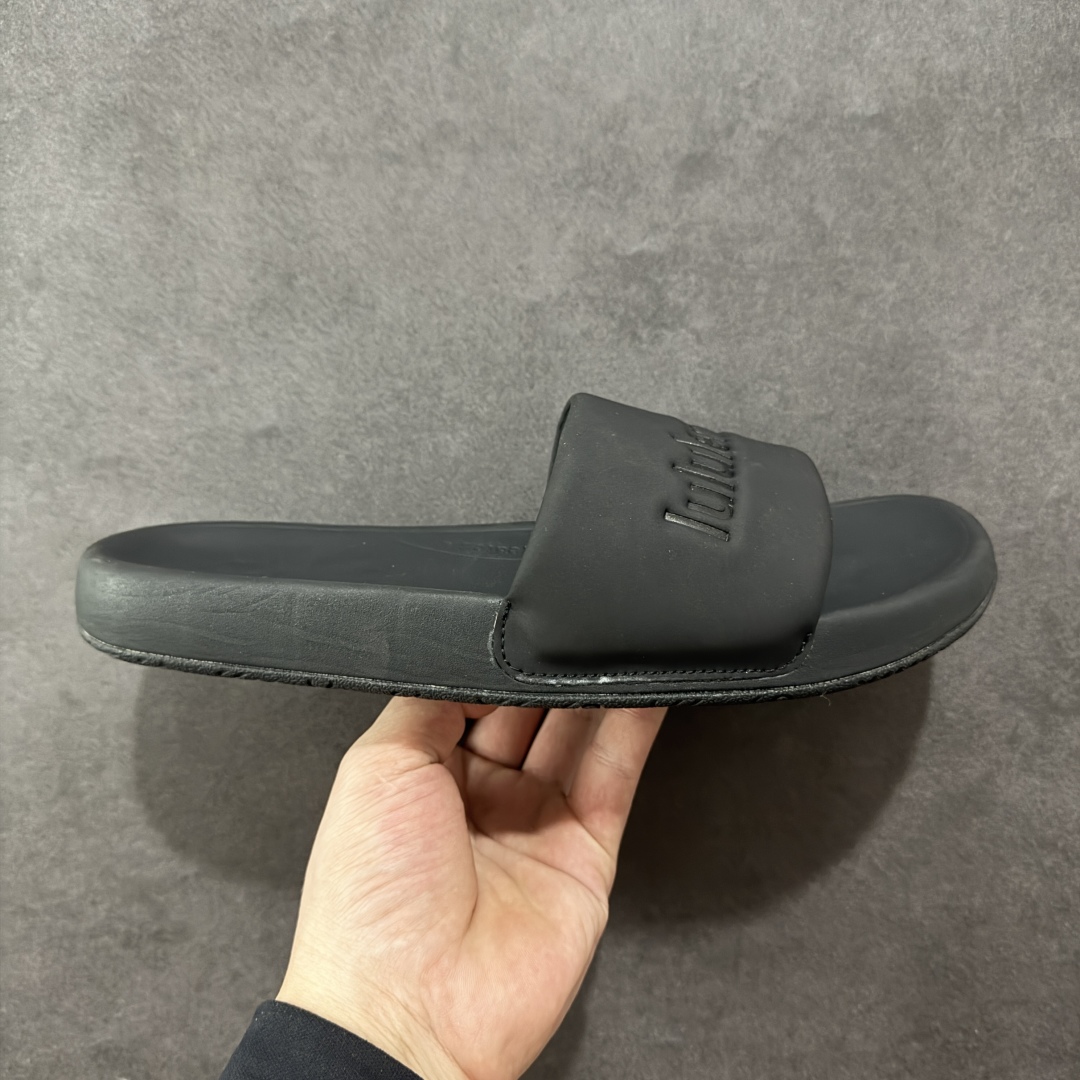【公司级】Lululemon Rsetfeel Slide 露露乐檬拖鞋实拍上架 立体针织弹力鞋面轻量透气,中底采用Lululemon特别研发的加厚泡棉材料,利用专门的分层解构和泡棉技术实现了缓震和支撑性的平衡。采用TPU后跟支撑,减震设计,缓冲接地力,舒适回弹。 小红书爆款 一鞋难求👊🏻 尺码:36-45-选品中心