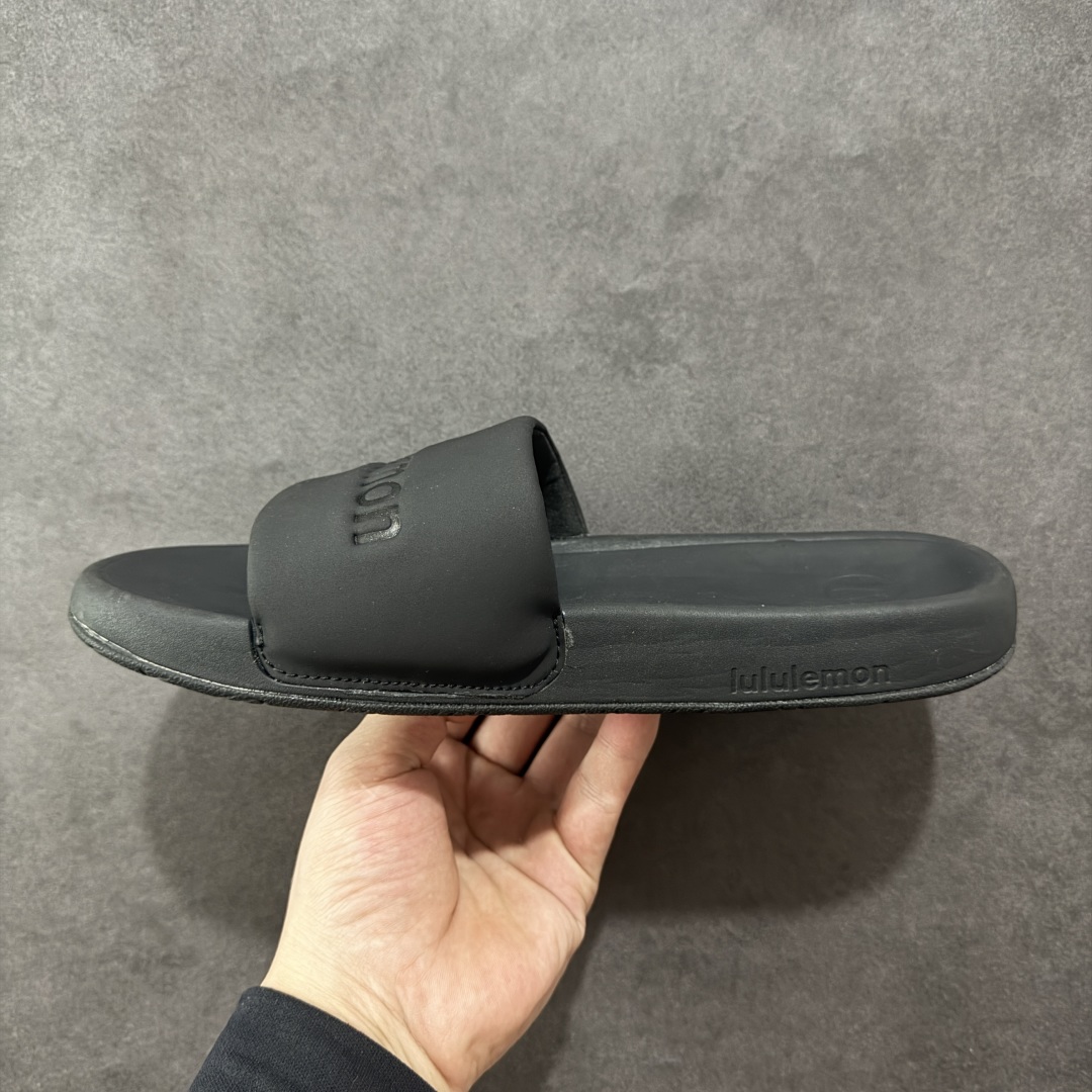 图片[2]-【公司级】Lululemon Rsetfeel Slide 露露乐檬拖鞋实拍上架 立体针织弹力鞋面轻量透气，中底采用Lululemon特别研发的加厚泡棉材料，利用专门的分层解构和泡棉技术实现了缓震和支撑性的平衡。采用TPU后跟支撑，减震设计，缓冲接地力，舒适回弹。 小红书爆款 一鞋难求👊🏻 尺码：36-45-选品中心