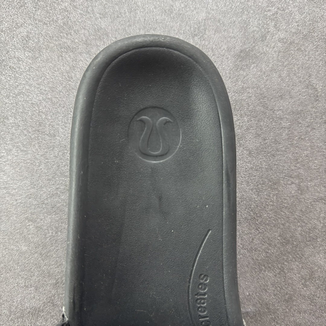 图片[7]-【公司级】Lululemon Rsetfeel Slide 露露乐檬拖鞋实拍上架 立体针织弹力鞋面轻量透气，中底采用Lululemon特别研发的加厚泡棉材料，利用专门的分层解构和泡棉技术实现了缓震和支撑性的平衡。采用TPU后跟支撑，减震设计，缓冲接地力，舒适回弹。 小红书爆款 一鞋难求👊🏻 尺码：36-45-选品中心
