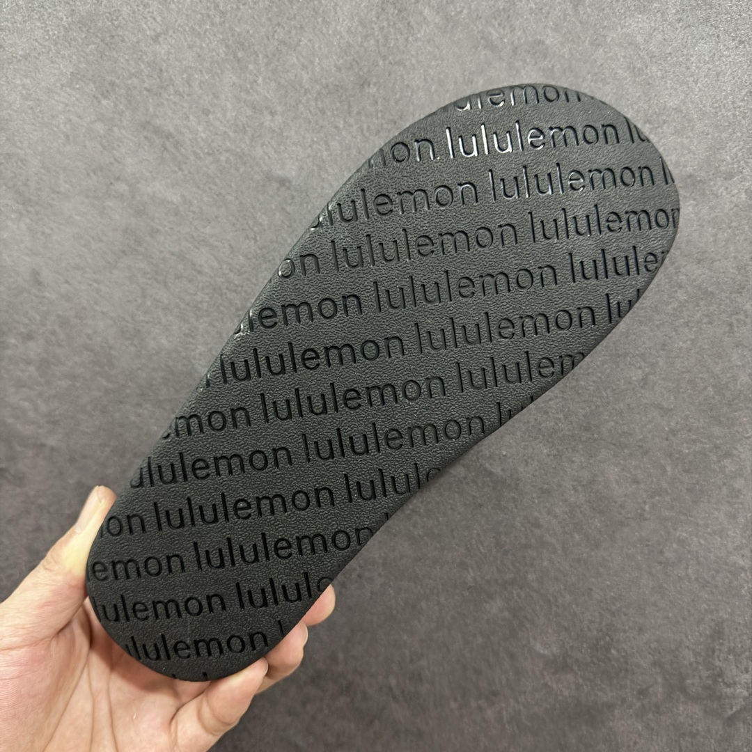 图片[9]-【公司级】Lululemon Rsetfeel Slide 露露乐檬拖鞋实拍上架 立体针织弹力鞋面轻量透气，中底采用Lululemon特别研发的加厚泡棉材料，利用专门的分层解构和泡棉技术实现了缓震和支撑性的平衡。采用TPU后跟支撑，减震设计，缓冲接地力，舒适回弹。 小红书爆款 一鞋难求👊🏻 尺码：36-45-选品中心
