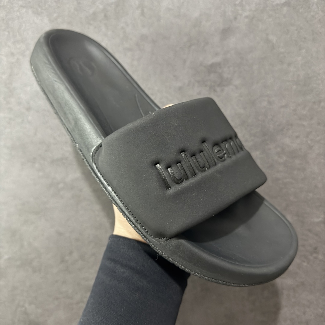 图片[3]-【公司级】Lululemon Rsetfeel Slide 露露乐檬拖鞋实拍上架 立体针织弹力鞋面轻量透气，中底采用Lululemon特别研发的加厚泡棉材料，利用专门的分层解构和泡棉技术实现了缓震和支撑性的平衡。采用TPU后跟支撑，减震设计，缓冲接地力，舒适回弹。 小红书爆款 一鞋难求👊🏻 尺码：36-45-选品中心