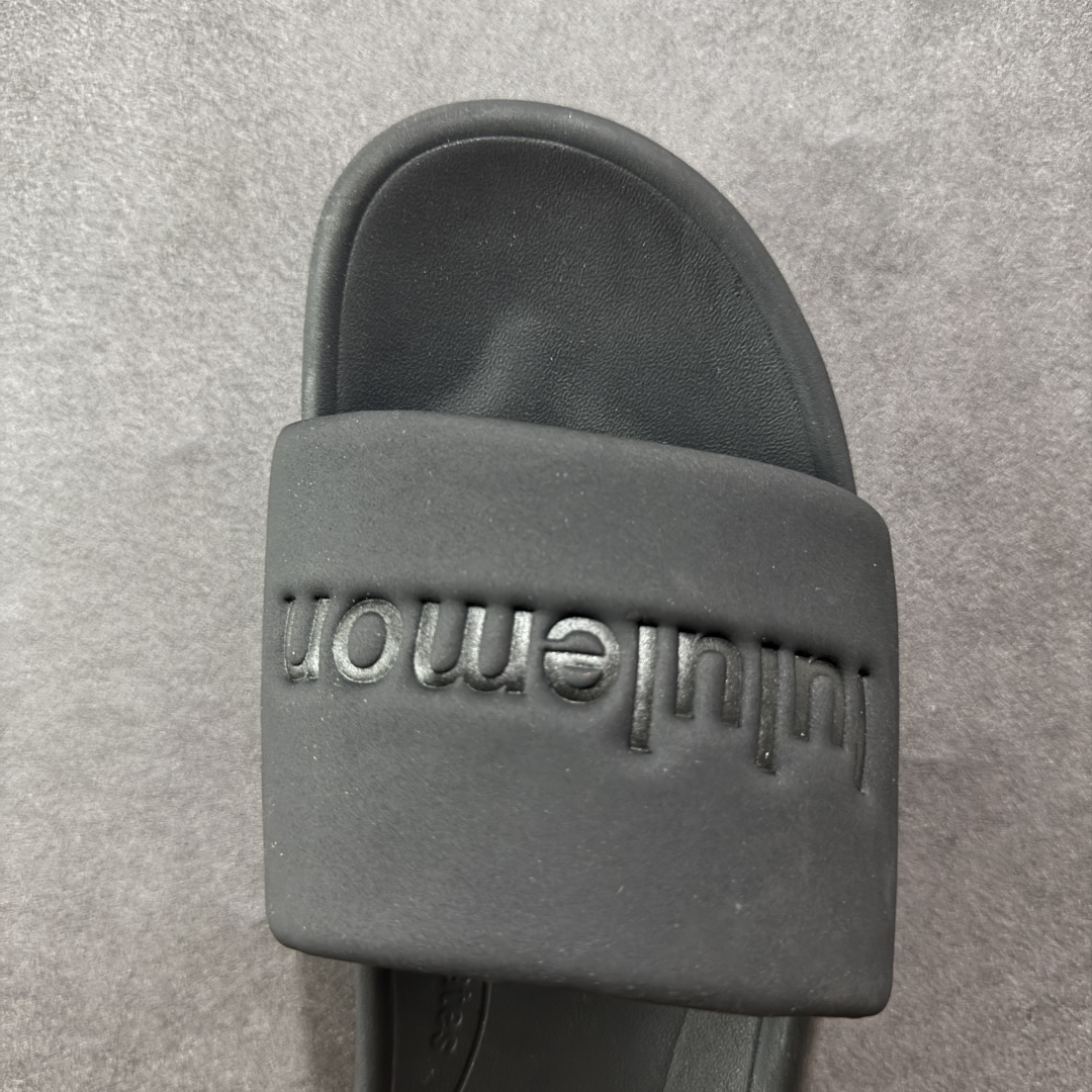 图片[8]-【公司级】Lululemon Rsetfeel Slide 露露乐檬拖鞋实拍上架 立体针织弹力鞋面轻量透气，中底采用Lululemon特别研发的加厚泡棉材料，利用专门的分层解构和泡棉技术实现了缓震和支撑性的平衡。采用TPU后跟支撑，减震设计，缓冲接地力，舒适回弹。 小红书爆款 一鞋难求👊🏻 尺码：36-45-选品中心