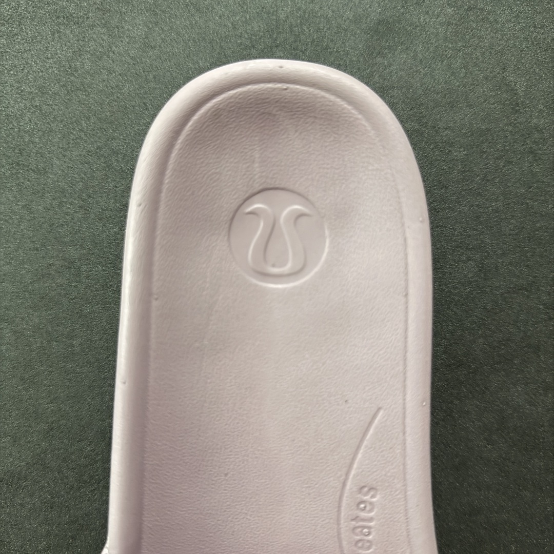 图片[7]-【公司级】Lululemon Rsetfeel Slide 露露乐檬拖鞋实拍上架 立体针织弹力鞋面轻量透气，中底采用Lululemon特别研发的加厚泡棉材料，利用专门的分层解构和泡棉技术实现了缓震和支撑性的平衡。采用TPU后跟支撑，减震设计，缓冲接地力，舒适回弹。 小红书爆款 一鞋难求👊🏻 尺码：36-45-选品中心