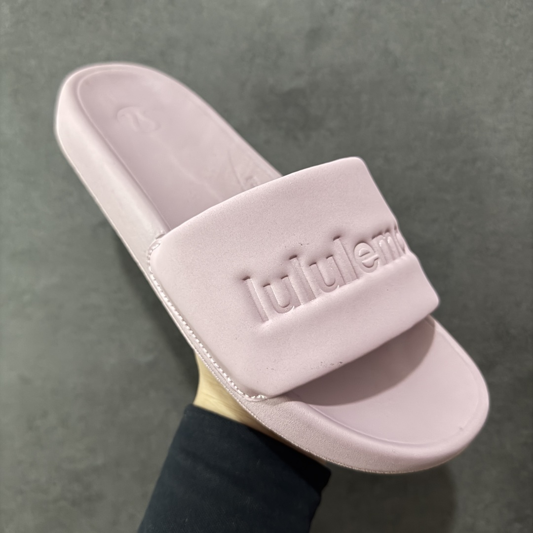 图片[3]-【公司级】Lululemon Rsetfeel Slide 露露乐檬拖鞋实拍上架 立体针织弹力鞋面轻量透气，中底采用Lululemon特别研发的加厚泡棉材料，利用专门的分层解构和泡棉技术实现了缓震和支撑性的平衡。采用TPU后跟支撑，减震设计，缓冲接地力，舒适回弹。 小红书爆款 一鞋难求👊🏻 尺码：36-45-选品中心