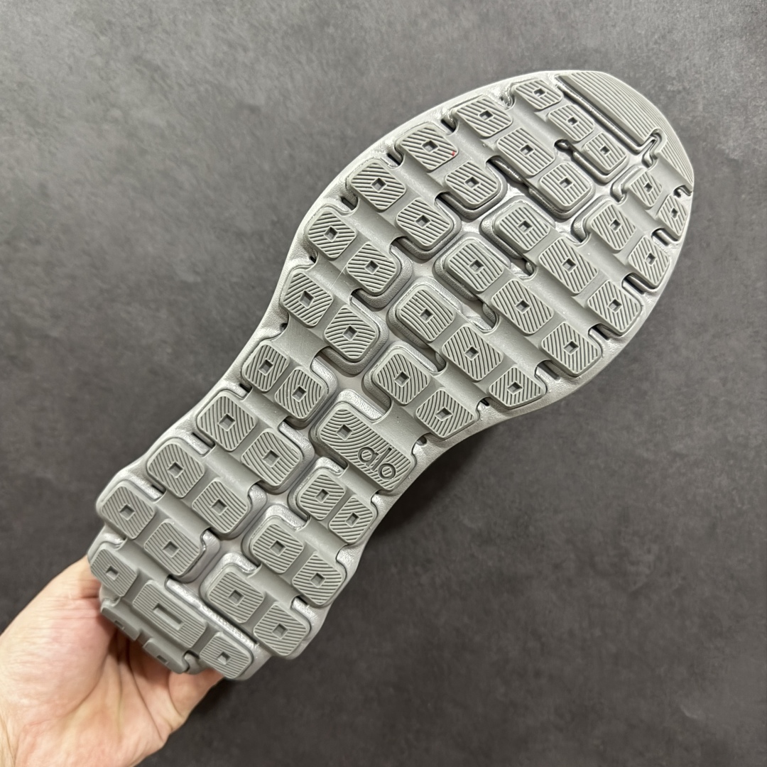 图片[9]-【公司级】alo yoga Alo Runner 舒适百搭防滑透气 低帮跑步鞋 Alo Yoga于2007年创立于洛杉矶，意在传播有意识的运动，同时激发人们的健康意识与创造力。品牌的核心理念在于制作能够带来完美体验的瑜伽服饰与功能性单品，让有意识的运动融入并改变生活。 Alo Yoga将其设计延伸到日常服饰概念，坚持不懈地捕捉当代时尚潮流，将品牌的运动美学理念、精致前卫的设计与舒适功能面料完美结合。与此同时，Alo Yoga的设计受到了时尚界人士与名人们的追捧，Talor Swift、 Kendall Jenner等街拍照片中都曾出现品牌不同单品的身影。 尺码：36 36.5 37.5 38 38.5 39 40 40.5 41 42 42.5 43 44 45-选品中心