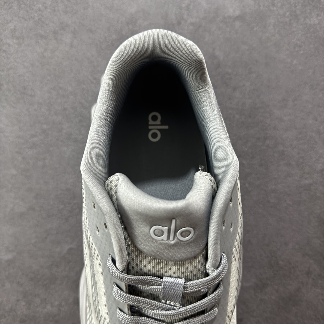 图片[7]-【公司级】alo yoga Alo Runner 舒适百搭防滑透气 低帮跑步鞋 Alo Yoga于2007年创立于洛杉矶，意在传播有意识的运动，同时激发人们的健康意识与创造力。品牌的核心理念在于制作能够带来完美体验的瑜伽服饰与功能性单品，让有意识的运动融入并改变生活。 Alo Yoga将其设计延伸到日常服饰概念，坚持不懈地捕捉当代时尚潮流，将品牌的运动美学理念、精致前卫的设计与舒适功能面料完美结合。与此同时，Alo Yoga的设计受到了时尚界人士与名人们的追捧，Talor Swift、 Kendall Jenner等街拍照片中都曾出现品牌不同单品的身影。 尺码：36 36.5 37.5 38 38.5 39 40 40.5 41 42 42.5 43 44 45-选品中心