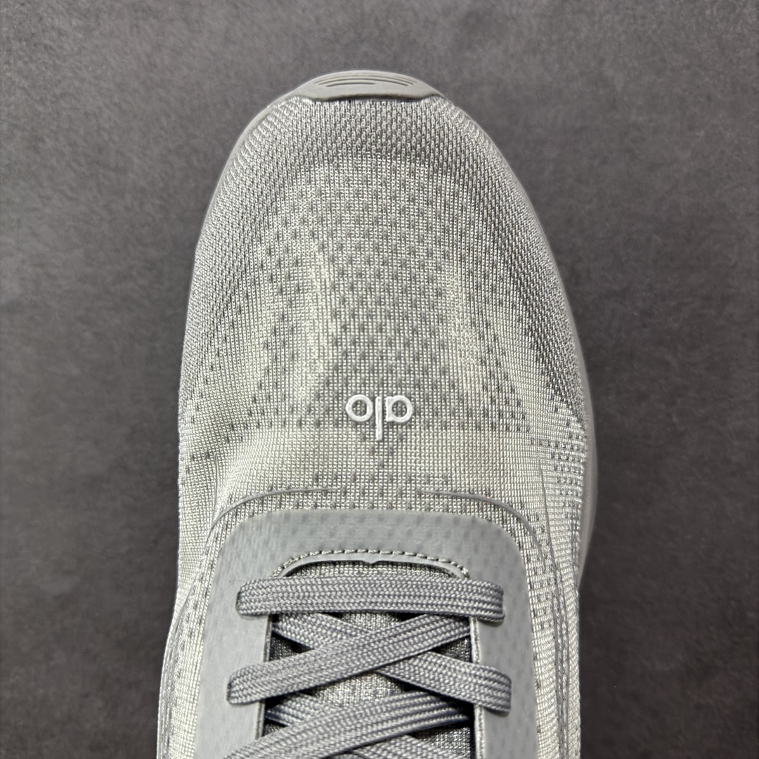 图片[8]-【公司级】alo yoga Alo Runner 舒适百搭防滑透气 低帮跑步鞋 Alo Yoga于2007年创立于洛杉矶，意在传播有意识的运动，同时激发人们的健康意识与创造力。品牌的核心理念在于制作能够带来完美体验的瑜伽服饰与功能性单品，让有意识的运动融入并改变生活。 Alo Yoga将其设计延伸到日常服饰概念，坚持不懈地捕捉当代时尚潮流，将品牌的运动美学理念、精致前卫的设计与舒适功能面料完美结合。与此同时，Alo Yoga的设计受到了时尚界人士与名人们的追捧，Talor Swift、 Kendall Jenner等街拍照片中都曾出现品牌不同单品的身影。 尺码：36 36.5 37.5 38 38.5 39 40 40.5 41 42 42.5 43 44 45-选品中心