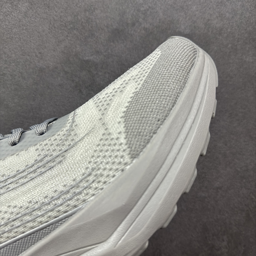 图片[5]-【公司级】alo yoga Alo Runner 舒适百搭防滑透气 低帮跑步鞋 Alo Yoga于2007年创立于洛杉矶，意在传播有意识的运动，同时激发人们的健康意识与创造力。品牌的核心理念在于制作能够带来完美体验的瑜伽服饰与功能性单品，让有意识的运动融入并改变生活。 Alo Yoga将其设计延伸到日常服饰概念，坚持不懈地捕捉当代时尚潮流，将品牌的运动美学理念、精致前卫的设计与舒适功能面料完美结合。与此同时，Alo Yoga的设计受到了时尚界人士与名人们的追捧，Talor Swift、 Kendall Jenner等街拍照片中都曾出现品牌不同单品的身影。 尺码：36 36.5 37.5 38 38.5 39 40 40.5 41 42 42.5 43 44 45-选品中心