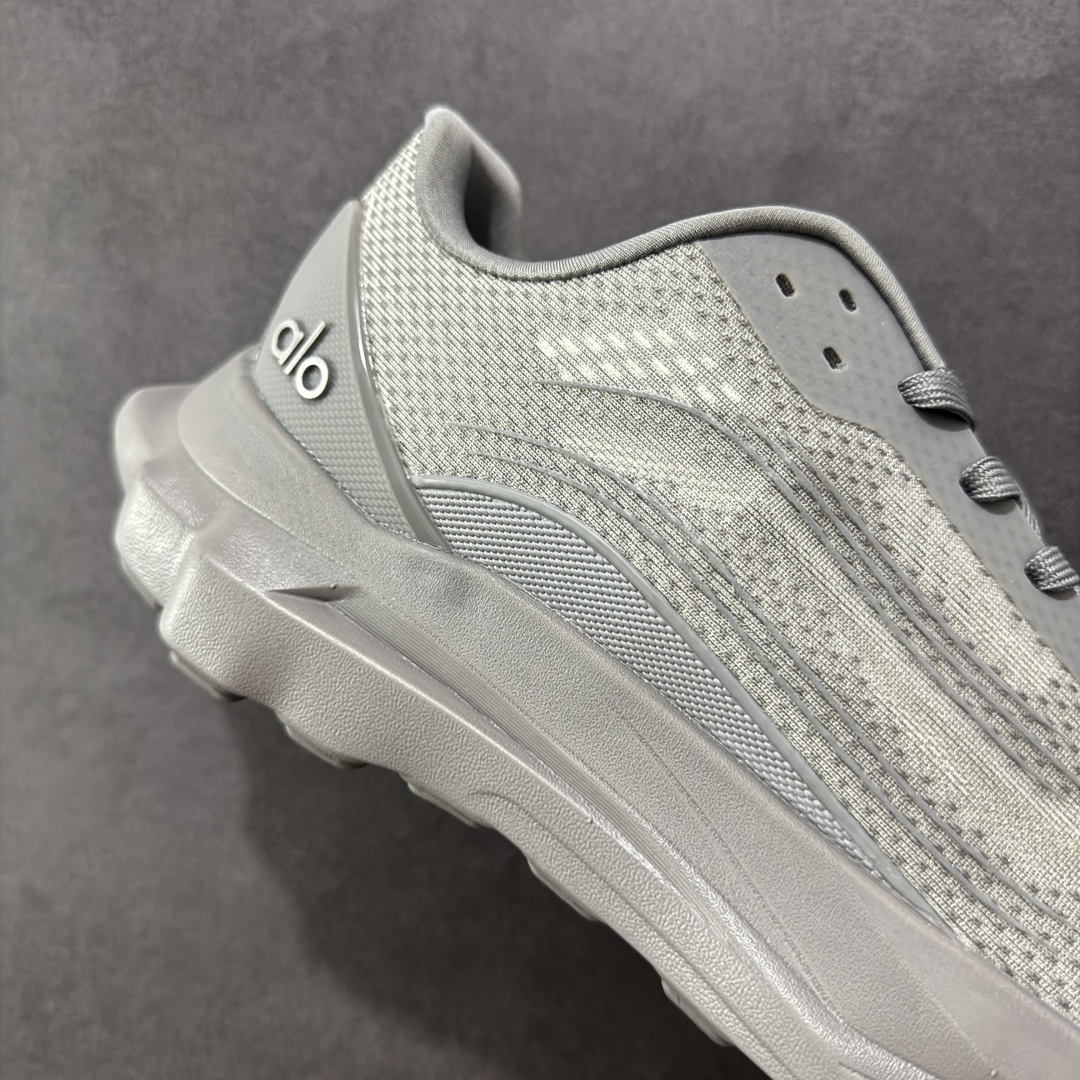 图片[6]-【公司级】alo yoga Alo Runner 舒适百搭防滑透气 低帮跑步鞋 Alo Yoga于2007年创立于洛杉矶，意在传播有意识的运动，同时激发人们的健康意识与创造力。品牌的核心理念在于制作能够带来完美体验的瑜伽服饰与功能性单品，让有意识的运动融入并改变生活。 Alo Yoga将其设计延伸到日常服饰概念，坚持不懈地捕捉当代时尚潮流，将品牌的运动美学理念、精致前卫的设计与舒适功能面料完美结合。与此同时，Alo Yoga的设计受到了时尚界人士与名人们的追捧，Talor Swift、 Kendall Jenner等街拍照片中都曾出现品牌不同单品的身影。 尺码：36 36.5 37.5 38 38.5 39 40 40.5 41 42 42.5 43 44 45-选品中心