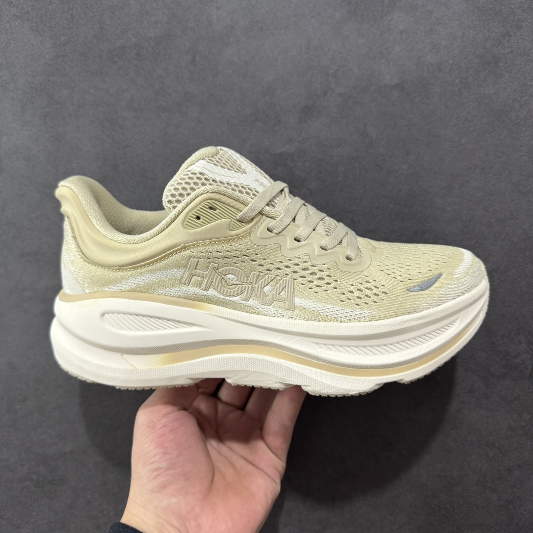 【公司级】HOKA One One BONDI 9 邦迪9代低帮厚底网织轻量休闲运动慢跑鞋 #升级原楦原纸版开发版型 #采用透气针织工程材料鞋面材质 #轻量化材料高弹力泡棉升级中底 #内嵌欧索莱Ortholite® 混合(再生)鞋垫 #外置耐磨防滑橡胶模块❗️ 尺码:36 36.5 37.5 38 39 40 40.5 41 42 42.5 43 44 44.5 45-选品中心
