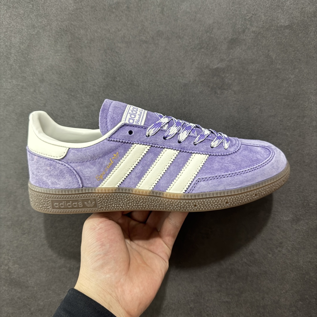 【R版】AD Originals Spezial Handball SPZL F手球运动员系列百搭休闲运动板鞋 KI5935 这款来自阿迪达斯的这款HANDBALL SPZL前身是一双手球运动鞋 鞋面外侧除了Spezial字母之外还有三叶草标志。Handball SPZL作为复古手球训练鞋与作为室内足球鞋的Samba有着异曲同工之处,但是质感更为出众的鞋身以及丰富的配色选择比起Samba来讲可以说是更胜一筹了! 尺码:35 36 36⅔ 37⅓ 38 38⅔ 39⅓ 40 40⅔ 41⅓ 42 42⅔ 43⅓ 44 45-选品中心