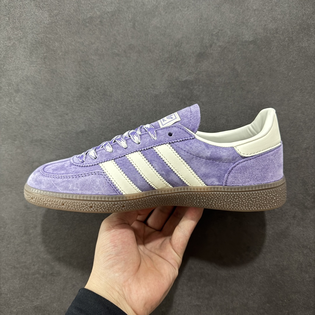图片[2]-【R版】AD Originals Spezial Handball SPZL F手球运动员系列百搭休闲运动板鞋 KI5935 这款来自阿迪达斯的这款HANDBALL SPZL前身是一双手球运动鞋 鞋面外侧除了Spezial字母之外还有三叶草标志。Handball SPZL作为复古手球训练鞋与作为室内足球鞋的Samba有着异曲同工之处，但是质感更为出众的鞋身以及丰富的配色选择比起Samba来讲可以说是更胜一筹了！ 尺码：35 36 36⅔ 37⅓ 38 38⅔ 39⅓ 40 40⅔ 41⅓ 42 42⅔ 43⅓ 44 45-选品中心