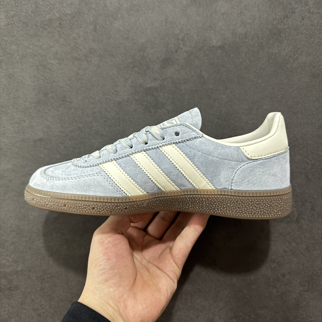 图片[2]-【R版】AD Originals Spezial Handball SPZL F手球运动员系列百搭休闲运动板鞋 KI5933 这款来自阿迪达斯的这款HANDBALL SPZL前身是一双手球运动鞋 鞋面外侧除了Spezial字母之外还有三叶草标志。Handball SPZL作为复古手球训练鞋与作为室内足球鞋的Samba有着异曲同工之处，但是质感更为出众的鞋身以及丰富的配色选择比起Samba来讲可以说是更胜一筹了！ 尺码：35 36 36⅔ 37⅓ 38 38⅔ 39⅓ 40 40⅔ 41⅓ 42 42⅔ 43⅓ 44 45-选品中心