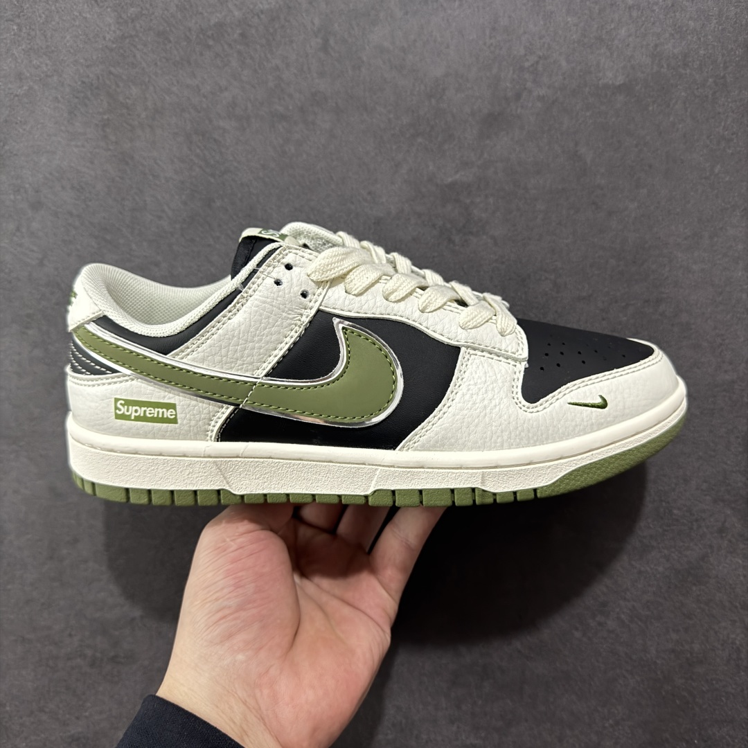 【定制版】NIKE SB Dunk Low x Supreme 联名 低帮休闲运动板鞋 原装头层材料 独家版型蒸餾加工 帶來的是更好的视觉和脚感体验 大厂纯原品质出货 清洁度 电绣工艺 皮料切割干净无任何毛边 细节完美 货号:XX9913 013 尺码: 36 36.5 37.5 38 38.5 39 40 40.5 41 42 42.5 43 44 44.5 45-选品中心