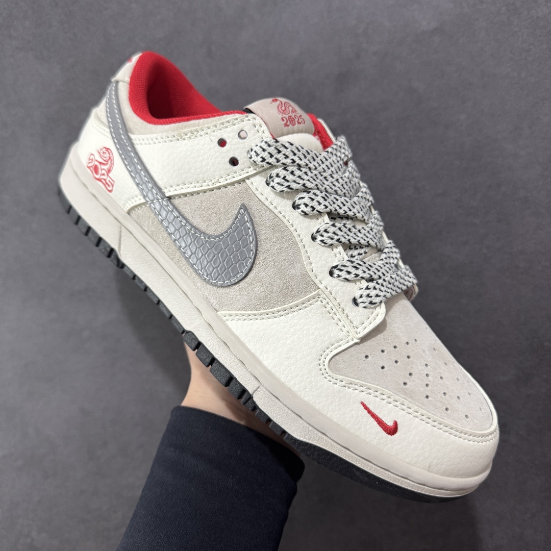 图片[3]-【定制版】NK Dunk Low Retro 蛇年限定 “DIY高端定制” 低帮休闲运动板鞋 原装头层材料 用料绝不含糊 独家版型蒸餾加工帶來的是更好的视觉和脚感体验 清洁度 电绣工艺 皮料切割干净无任何毛边 细节完美 货号：XX9931-031 尺码：36 36.5 37.5 38 38.5 39 40 40.5 41 42 42.5 43 44 45-选品中心