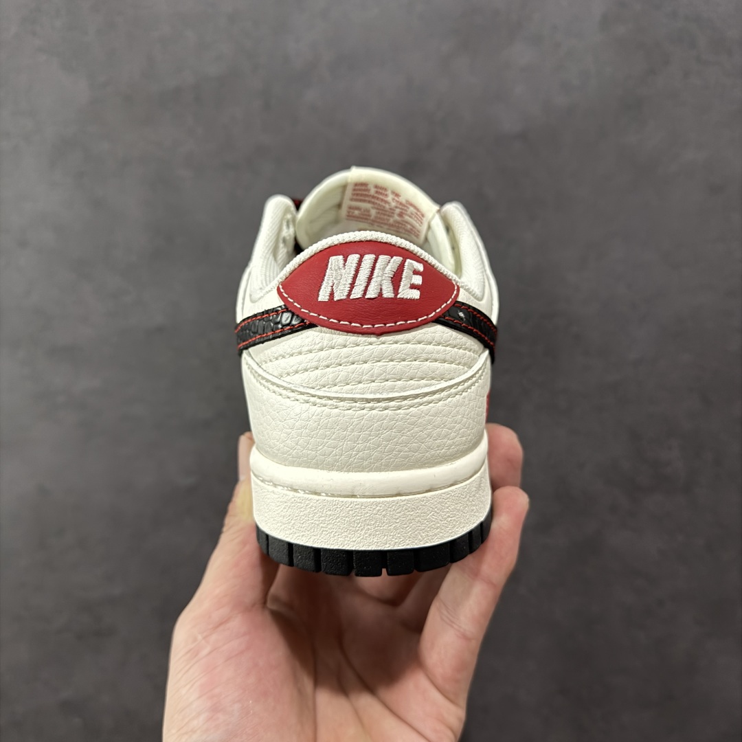 图片[4]-【定制版】NIKE SB Dunk Low x Supreme 联名 低帮休闲运动板鞋 原装头层材料 独家版型蒸餾加工 帶來的是更好的视觉和脚感体验 大厂纯原品质出货 清洁度 电绣工艺 皮料切割干净无任何毛边 细节完美 货号：XX9935 -035 尺码： 36 36.5 37.5 38 38.5 39 40 40.5 41 42 42.5 43 44 44.5 45-选品中心