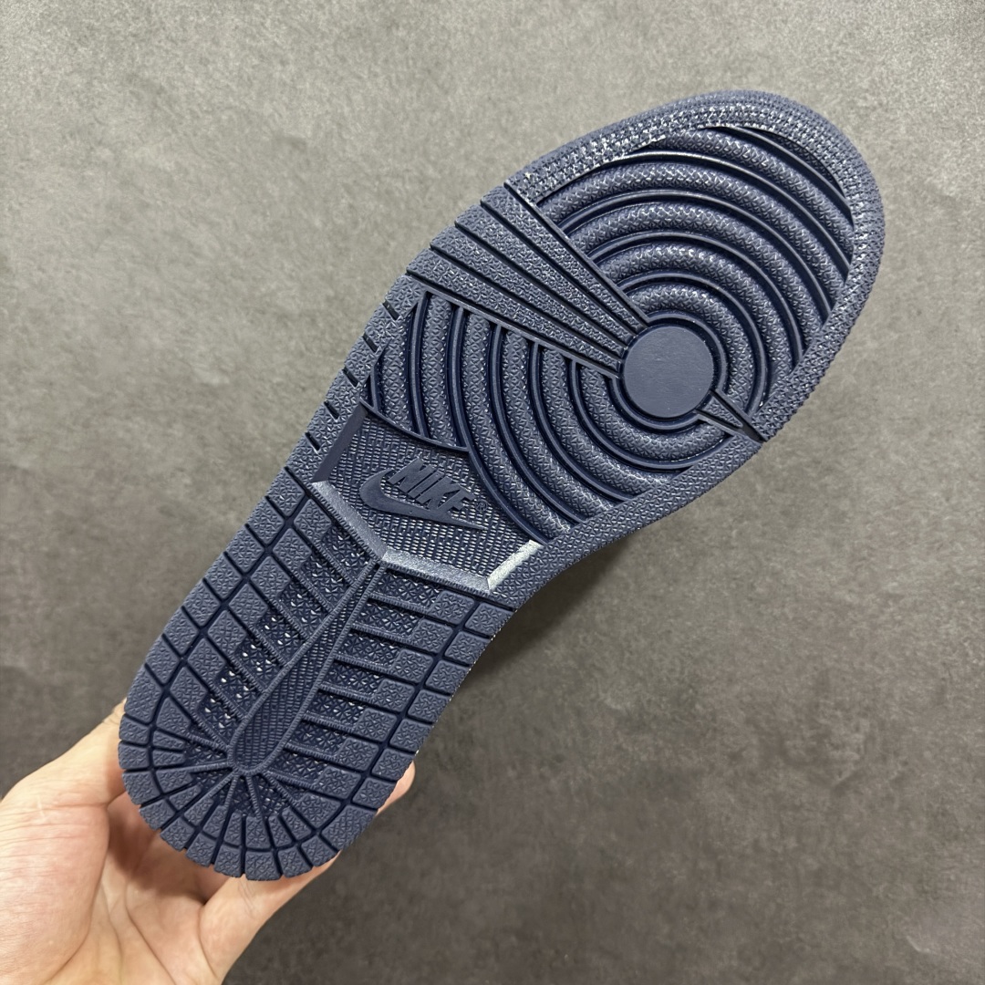 图片[9]-【定制版】Travis Scott x Fragment Design x Air Jordan 1 Low OG SP AJ1 乔1 古驰联名 信号黑 低帮文化休闲板鞋 LD2025-027  #多方联名合作融合了Travis Scott 独特的音乐风格，藤原浩个性的设计风格以及Jordan品牌的经典元素 使其成为一双具有独特身份和价值的鞋子 清新而立体的外观加上联名标识更突出了其独特身份 这种配色方案显示出活力和时尚感 在视觉上引人注目 鞋身的质感和细腻的细节处理使其显得高端而格调十足 这款“倒钩”联名是设计与创意完美结合 融合多方的个性风格是一款备受瞩目的潮流鞋款  尺码：36 36.5 37.5 38 38.5 39 40 40.5 41 42 42.5 43 44 44.5 45-选品中心