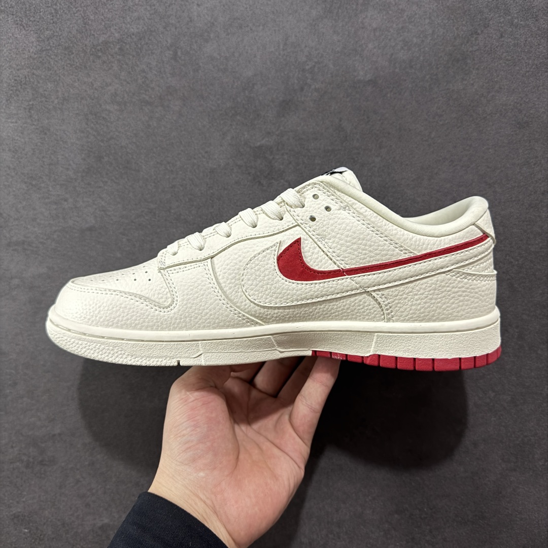 图片[2]-【定制版】Nike SB Dunk Low 联名 白红双勾 周年高端定制 低帮休闲板鞋 LW1818-119  #定制鞋盒 大厂纯原品质出货 超高清洁度 皮料切割干净无任何毛边 细节完美   尺码：36 36.5 37.5 38 38.5 39 40 40.5 41 42 42.5 43 44 44.5 45-选品中心