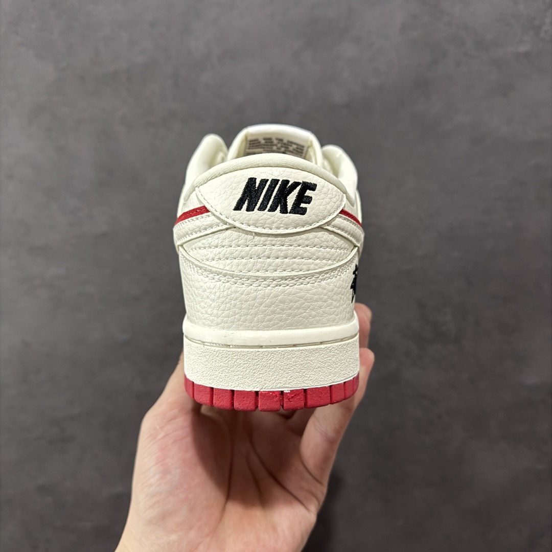 图片[4]-【定制版】Nike SB Dunk Low 联名 白红双勾 周年高端定制 低帮休闲板鞋 LW1818-119  #定制鞋盒 大厂纯原品质出货 超高清洁度 皮料切割干净无任何毛边 细节完美   尺码：36 36.5 37.5 38 38.5 39 40 40.5 41 42 42.5 43 44 44.5 45-选品中心