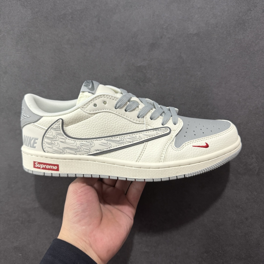 【定制版】Travis Scott x Fragment Design x Air Jordan 1 Low OG SP AJ1 乔1 多重灰勾 低帮文化休闲板鞋 XS7089-598  #多方联名合作融合了Travis Scott 独特的音乐风格，藤原浩个性的设计风格以及Jordan品牌的经典元素 使其成为一双具有独特身份和价值的鞋子 清新而立体的外观加上联名标识更突出了其独特身份 这种配色方案显示出活力和时尚感 在视觉上引人注目 鞋身的质感和细腻的细节处理使其显得高端而格调十足 这款“倒钩”联名是设计与创意完美结合 融合多方的个性风格是一款备受瞩目的潮流鞋款  尺码：36 36.5 37.5 38 38.5 39 40 40.5 41 42 42.5 43 44 44.5 45-选品中心
