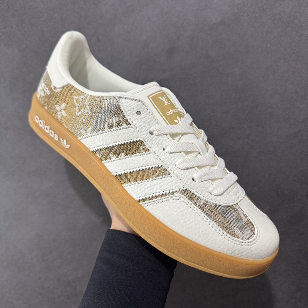 图片[3]-【定制版】Adidas Originals Samba OG ‘DIY’桑巴舞系列GUCCI联名 夏季时尚百搭低帮休闲运动休闲鞋 LOGO搭配，夏季清凉搭配 舒适软头皮材料 独家版型蒸餾加工帶來的是更好的视觉和脚感体验 清洁度 电绣工艺 皮料切割干净无任何毛边 细节完美 货号：SC9207-729 尺码：36 36.5 37 38 38.5 39 40 40.5 41 42 42.5 43 44 45-选品中心