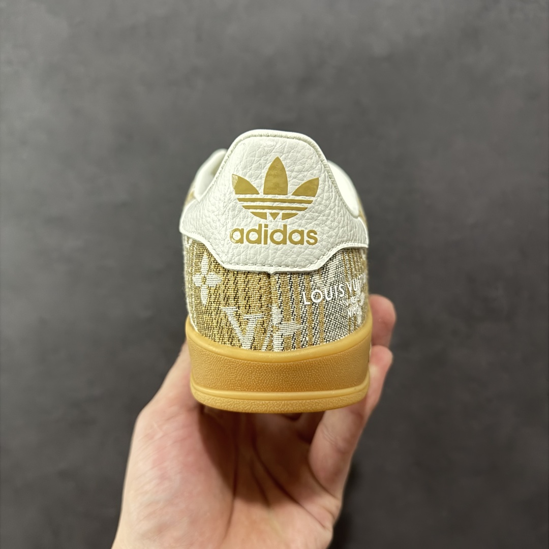 图片[4]-【定制版】Adidas Originals Samba OG ‘DIY’桑巴舞系列GUCCI联名 夏季时尚百搭低帮休闲运动休闲鞋 LOGO搭配，夏季清凉搭配 舒适软头皮材料 独家版型蒸餾加工帶來的是更好的视觉和脚感体验 清洁度 电绣工艺 皮料切割干净无任何毛边 细节完美 货号：SC9207-729 尺码：36 36.5 37 38 38.5 39 40 40.5 41 42 42.5 43 44 45-选品中心