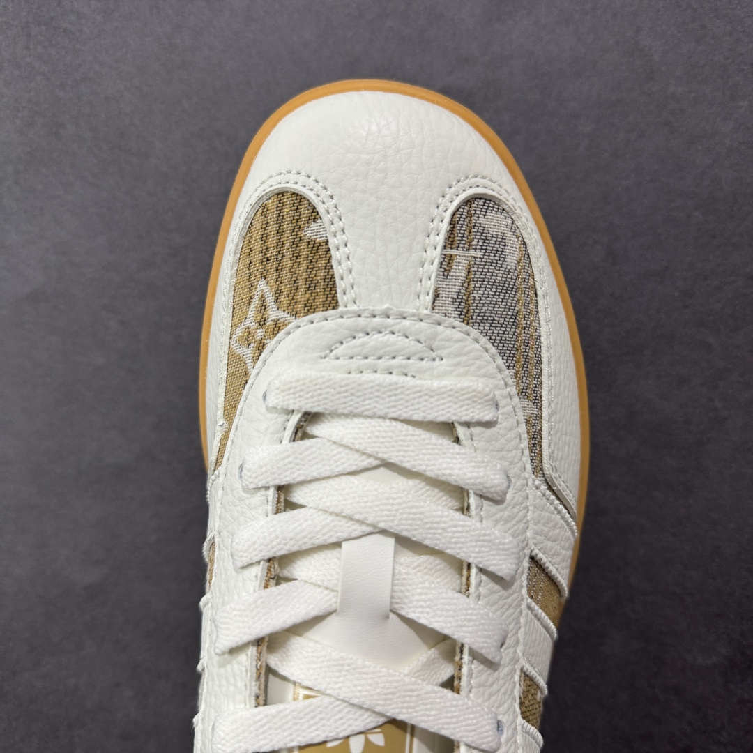 图片[8]-【定制版】Adidas Originals Samba OG ‘DIY’桑巴舞系列GUCCI联名 夏季时尚百搭低帮休闲运动休闲鞋 LOGO搭配，夏季清凉搭配 舒适软头皮材料 独家版型蒸餾加工帶來的是更好的视觉和脚感体验 清洁度 电绣工艺 皮料切割干净无任何毛边 细节完美 货号：SC9207-729 尺码：36 36.5 37 38 38.5 39 40 40.5 41 42 42.5 43 44 45-选品中心