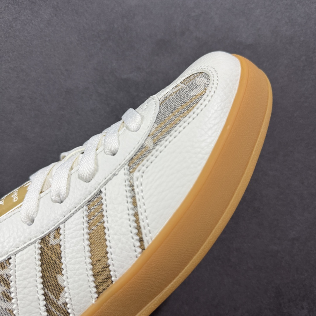 图片[5]-【定制版】Adidas Originals Samba OG ‘DIY’桑巴舞系列GUCCI联名 夏季时尚百搭低帮休闲运动休闲鞋 LOGO搭配，夏季清凉搭配 舒适软头皮材料 独家版型蒸餾加工帶來的是更好的视觉和脚感体验 清洁度 电绣工艺 皮料切割干净无任何毛边 细节完美 货号：SC9207-729 尺码：36 36.5 37 38 38.5 39 40 40.5 41 42 42.5 43 44 45-选品中心
