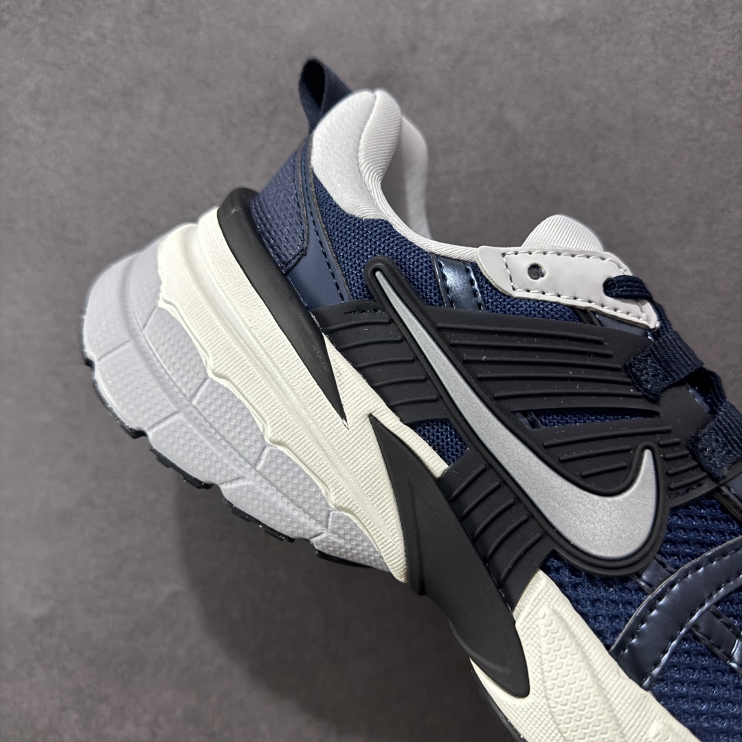 图片[6]-【公司级】NK V2k Runtekk 复古老爹鞋跑步鞋 HJ4497-400 材质上使用大面积网眼 皮革 TPU 组成 支撑和透气性肯定不错 中底处由 Cushlon 泡绵打造 保证在压马路时可以提供优秀脚感 并通过一手做旧氧化效果突出复古感 中底造型很容易让大家联想到巴黎世家3XL 增高效果同样不能忽视 尺码：36-45含半码-选品中心