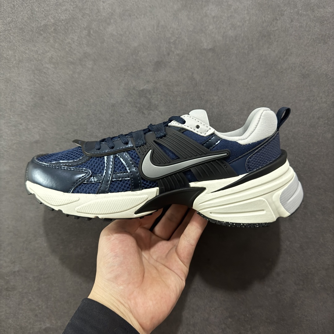 图片[2]-【公司级】NK V2k Runtekk 复古老爹鞋跑步鞋 HJ4497-400 材质上使用大面积网眼 皮革 TPU 组成 支撑和透气性肯定不错 中底处由 Cushlon 泡绵打造 保证在压马路时可以提供优秀脚感 并通过一手做旧氧化效果突出复古感 中底造型很容易让大家联想到巴黎世家3XL 增高效果同样不能忽视 尺码：36-45含半码-选品中心