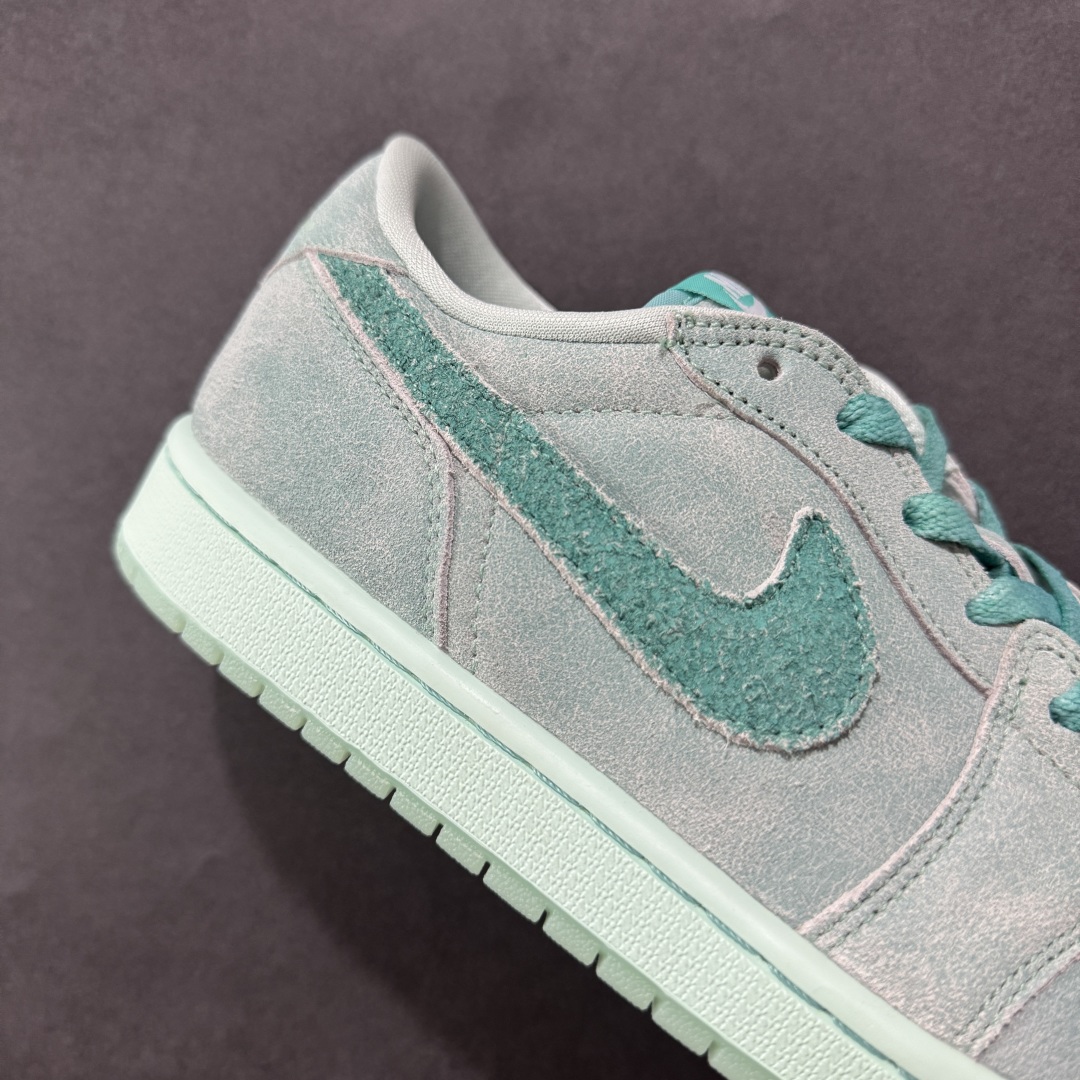 图片[6]-【K版】Air Jordan 1 Low \”Washed Teal\” AJ1 乔1冰感薄荷 低帮文化休闲板鞋 HQ8111-300  #鞋款采用水洗青色色调搭配翻毛皮鞋面，为 1985 年经典元年版本注入冰感薄荷的新鲜气息。鞋舌处的 Nike Air 标志和后跟的 Wing 标志述彰显了该鞋款的历史渊源。透明鞋底为整体格调增添了清新的亮点。  尺码：36 36.5 37.5 38 38.5 39 40 40.5 41 42 42.5 43 44 44.5 45 46-选品中心