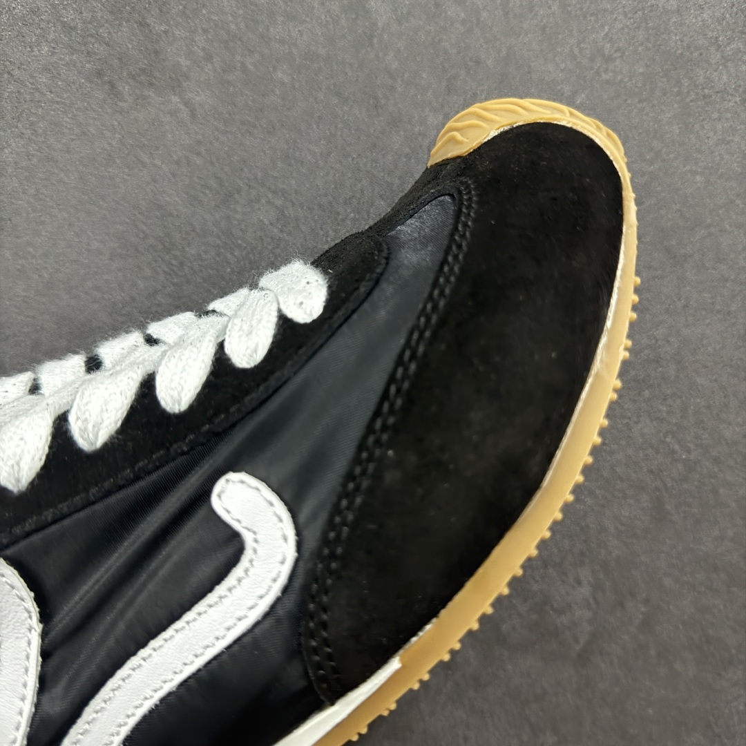 图片[5]-【PK版本】罗意威LOEWE 2025 | Ballet Runner2.0 新款芭蕾舞鞋 超级棒 不对称鞋头造型，作为LOEWE的标志性设计 超柔软，轻便且灵活的鞋底，新的波浪纹理橡胶外底，延伸至鞋头，升级的柔软皮革内衬和鞋床，提供最大舒适感，后跟有3D注塑橡胶徽标，真皮和皮料混搭彰显复古风格 内增高拼色德训鞋 阿甘鞋 小白鞋 拼色拼接鞋面 非常高级隐藏式小内增高 脚后跟设计新颖 柔软舒适 会被评为年度最舒适的暴走鞋 如履平地 原版细节 鞋面由进口麂皮 牛皮 原版布拼接 牛皮垫脚 原版定制磨具组合大底 原盒包装 内娱明星杨幂等众多同款上脚 小红书 一系列素材图 极具爆款。 尺码 36 37 38 39 40 41 42 43 44 45-选品中心