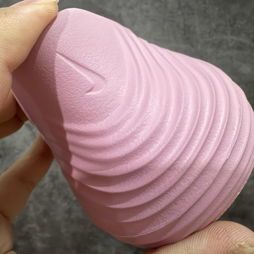 图片[2]-【LW版本】Nike Reactx Rejuven 8 耐克新款夏季沙滩凉鞋拖鞋洞洞鞋 HV5060-600 市场最高版本 没有之一 品质细节远远超越市面版本 欢迎对比 脚感材料都是原版同步 比市场货好太多 正确组合底 超高清洁度 完美版型 区别市面通货 采用质感柔软且出众回弹的 ReactX泡绵，发泡组合大底 脚感十分舒适，缔造非凡舒适的日常穿着体验，助你保持活力。  尺码：36-49.5 建议选大半码到一码-选品中心