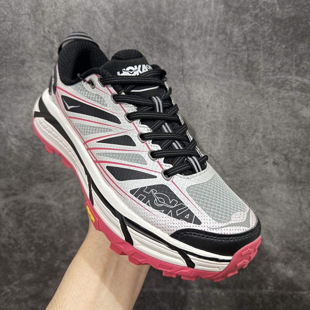 图片[3]-【公司级】HOKA ONE ONE Mafate Speed 2 Low 玛法特2代系列低帮轻量户外越野休闲运动慢跑鞋 HOKA ONE ONE 最近推出了一个胶囊系列 Origin Story 这个系列里的 Mafate Speed 2 可以说让我日思夜想有一阵子了 最近终于拔草 让我来分享一下这双也是上脚赞到爆的越野跑鞋吧 以阿尔卑斯山脉作为主题将亮黄色与蓝色调覆盖在这经典轮廓之上 配色的呈现效果相当亮眼 以至于很多人买这个配色是用来日常搭配的 鞋面采用超轻的无缝架构 轻薄的TPU贴在透气的鞋面材料上 减轻重量同时也保证了支撑性 鞋底则采用滚动平衡技术 引导跑者回归自然步态 祖传的神奇EVA材质中底依旧是一如既往地表现优秀 能提供充足的缓震 作为HOKA家的越野跑鞋 VIBRAM 橡胶大底也是必不可少的 即便在复杂湿滑的地形 依旧能有良好的抓地力及稳定性 鞋带采用了弹性不易松脱的扁宽弹性鞋带 前掌与中掌部分也进行了加宽 也更加适合亚洲人的脚型 是一款十分全面且足够强悍的户外硬核越野鞋 而这双极其亮眼的越野跑鞋恰好又是在江山一百中参赛的UTMB冠军 Ludovic POMMERET 夺冠时穿着的战靴 这就让它变得更加有吸引力了 用来日常搭配的话短裤是基本不挑 长裤我个人推荐阔腿裤 工装裤以及各种长筒牛仔裤都可以 尺码：36 36.5 37.5 38 38.5 39 40 40.5 41 42 42.5 43 44 44.5 45-选品中心