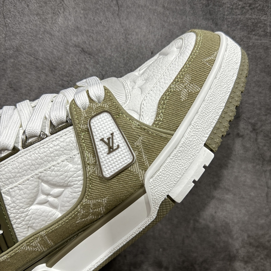 图片[6]-【顶级性价比版本】LV Trainer 白绿牛仔 双层飞机礼盒 中高端品质 价格超值不杀猪 非市面假特价版本 广东产 顶级品质 真材实料 不偷材料 市售数一数二的好货 放眼市场同价格绝对找不到比他更好的货⚠️ 工厂长期补货 价格优势供应 所有配色均原版购入开发打造 正确原版 超高还原度 空胶工艺 各细节到位 鞋面为细柔小牛皮 厚实织物鞋带正确扣子配件 正确牛仔布料无色差 图案对版对位 白色软质荔枝皮 老花压印到位 细节 版型全都没毛病 正确鞋垫 中高端零售 杀猪这个版本没毛病 品质见实拍 无需过多文案赘述！ 尺码： 35-45-选品中心